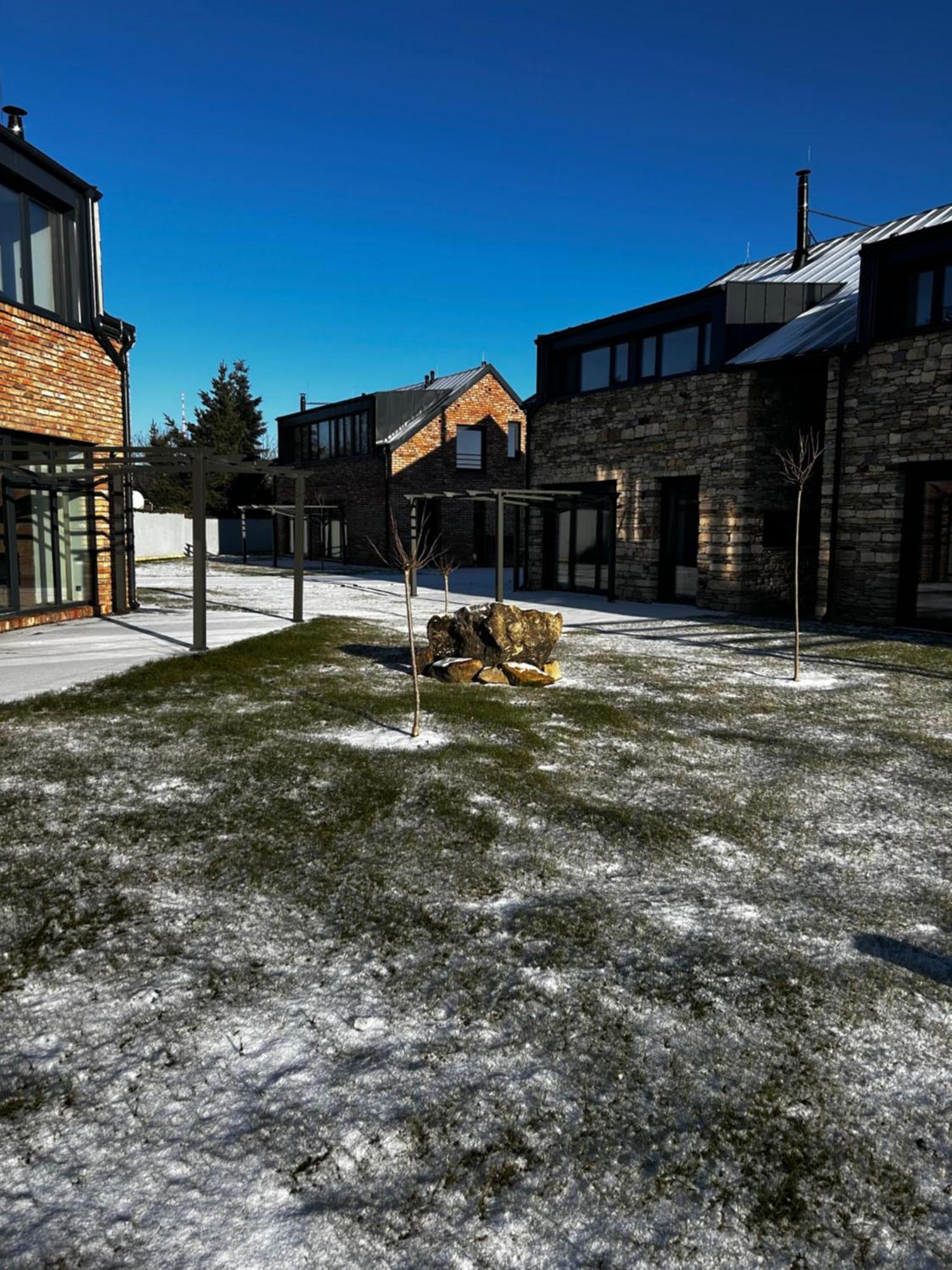 Palace Resort Jiloviste Bagian luar foto